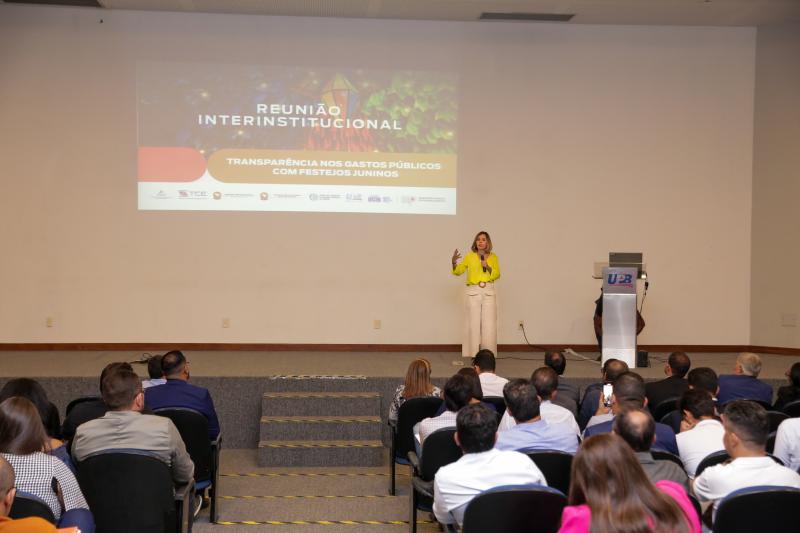 Painel dos festejos juninos de 2024 é apresentado a prefeitos