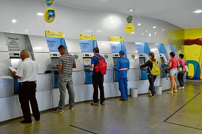 Agências bancárias abrem em horário especial nesta segunda-feira