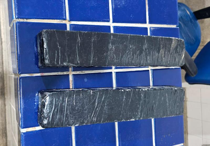 Polícia apreende droga na BR - 030, Distrito de Ibitira, Município de Rio do Antônio