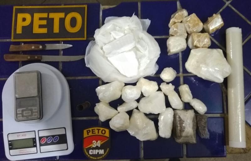 Polícia apreende grande quantidade de drogas no Brisas 3 em Brumado