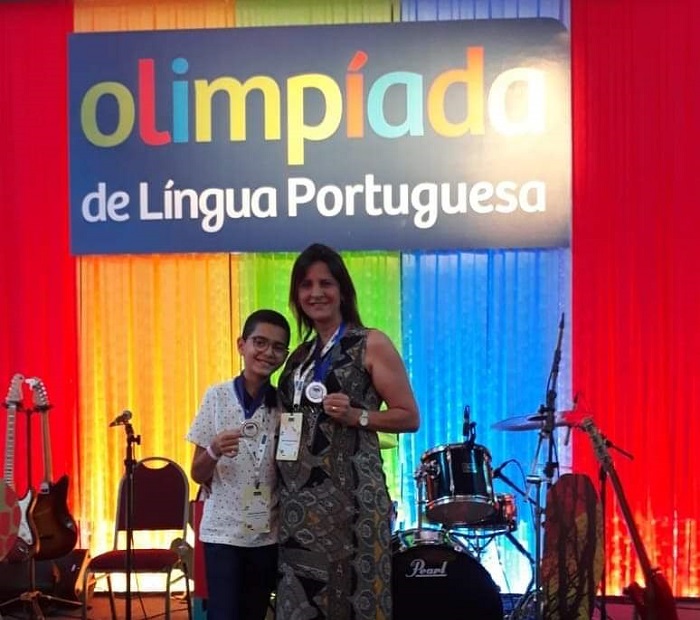Brumado: Aluno da Escola Clarice Morais participa da semifinal da Olimpíada de Língua Portuguesa e conquista medalha de prata no concurso
