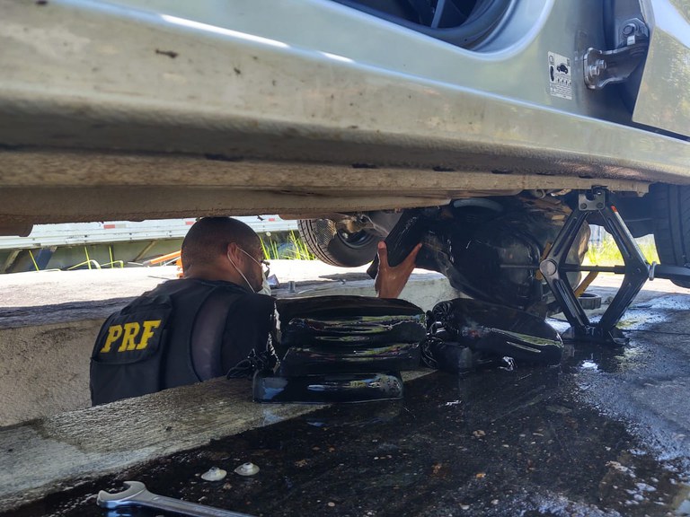 Sudoeste: dupla é presa pela PRF transportando mais de 10kg de cocaína para MG 