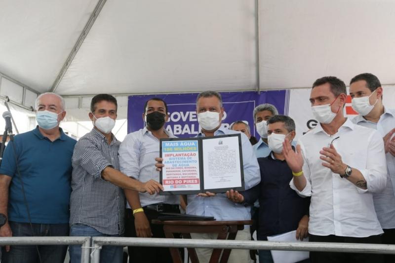 Em Rio do Pires, Rui entrega obras e assina ordens de serviço com investimentos de mais de R$ 200 milhões 