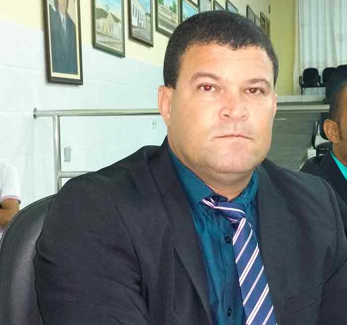 Brumado: Rei de Domingão 'quebra laço' com o prefeito ao renunciar a liderança do Executivo na Câmara