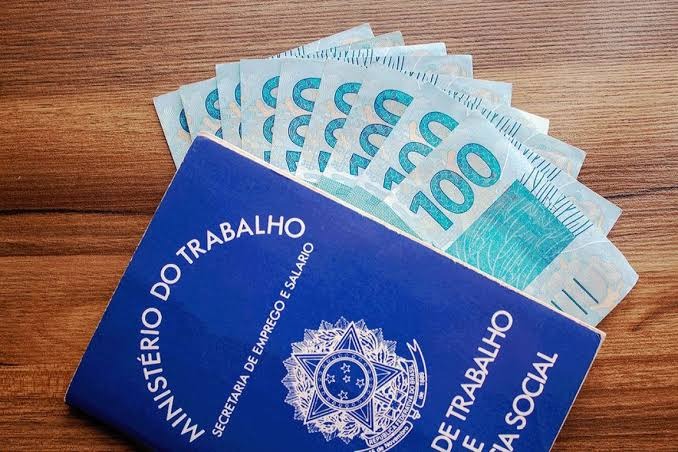 Governo propõe salário mínimo de R$ 1.067 para 2021