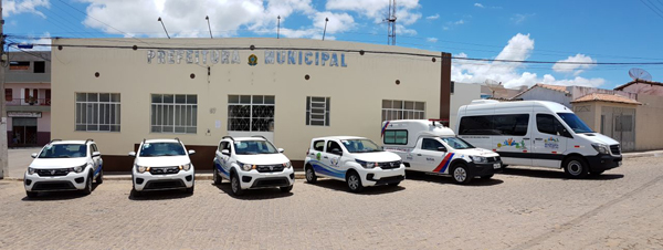 Presente de Natal: Prefeita de Malhada de Pedras adquire novos veículos para servir aos munícipes