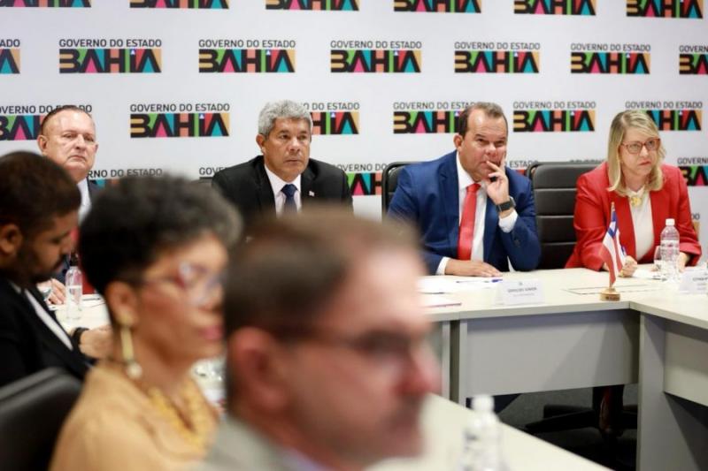 Governo reúne poderes estaduais e instituições em debate para implantação do Bahia Pela Paz