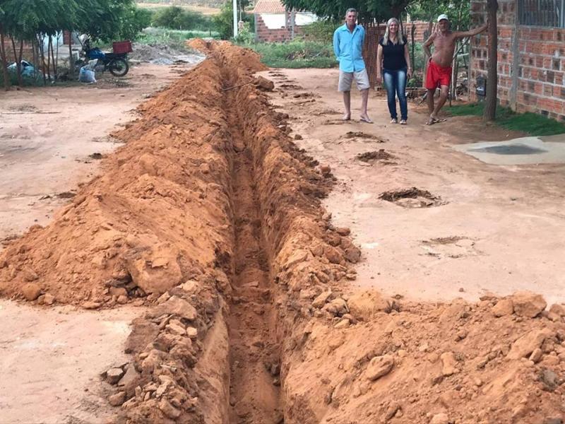 Malhada de Pedras: Bairro Barro começa a receber rede de abastecimento de água