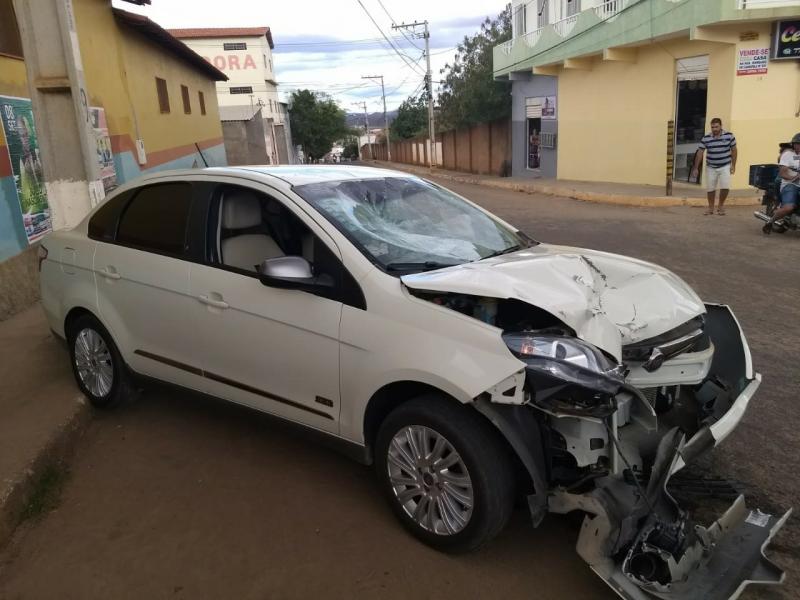 Brumado: Motociclista é socorrido as pressas após colisão frontal com carro no Bairro Baraúnas