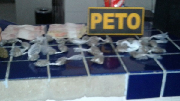 Polícia Militar apreende drogas no Bairro Parque Alvorada em Brumado