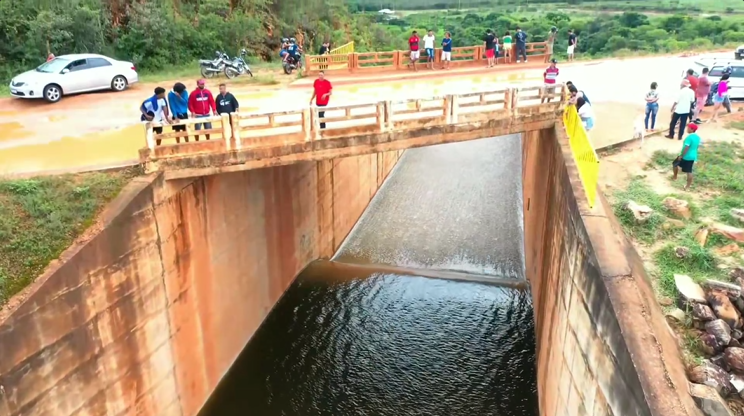 Barragem em Rio de Contas sangra pela segunda vez no ano, fato inédito desde sua construção