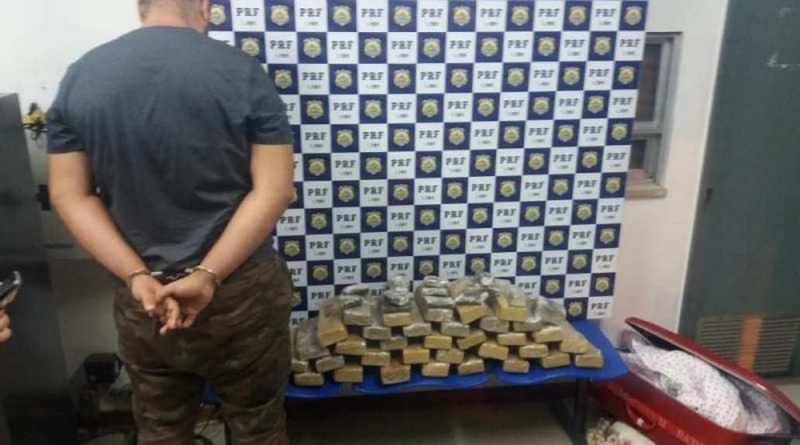 Homem é preso transportando maconha e haxixe dentro de ônibus em Vitória da Conquista