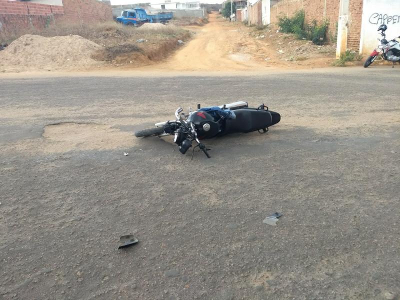 Brumado: Motociclista é socorrido as pressas após colisão frontal com carro no Bairro Baraúnas