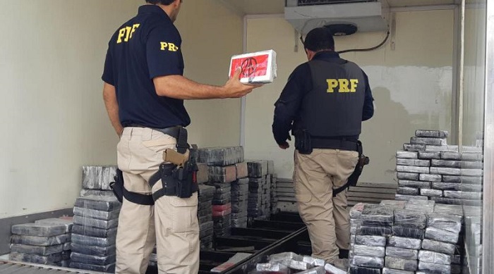 Polícia apreende quase 1 tonelada de cocaína na BR 116, em Feira de Santana