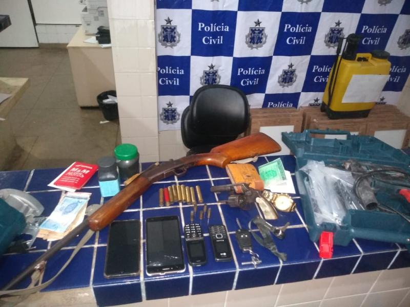 Polícia recupera moto roubada em Aracatu e descobre local onde outras motos roubadas eram armazenados