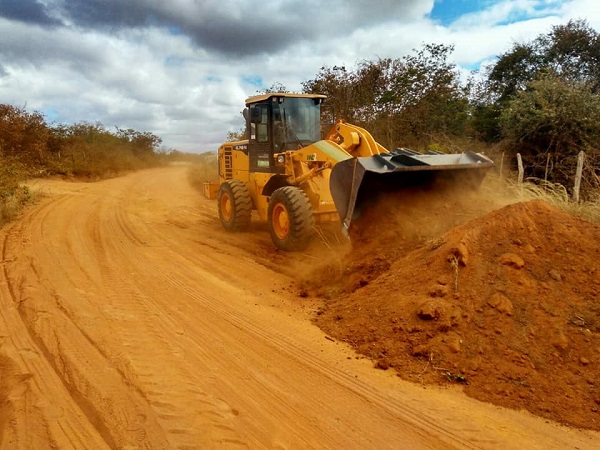 Prefeitura realiza manutenção das estradas vicinais de Guajeru e anuncia melhoria em Sistema de Abastecimento de Água