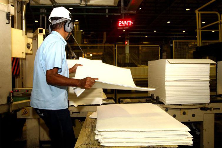 Produção industrial cresce 0,7%, revela pesquisa do IBGE