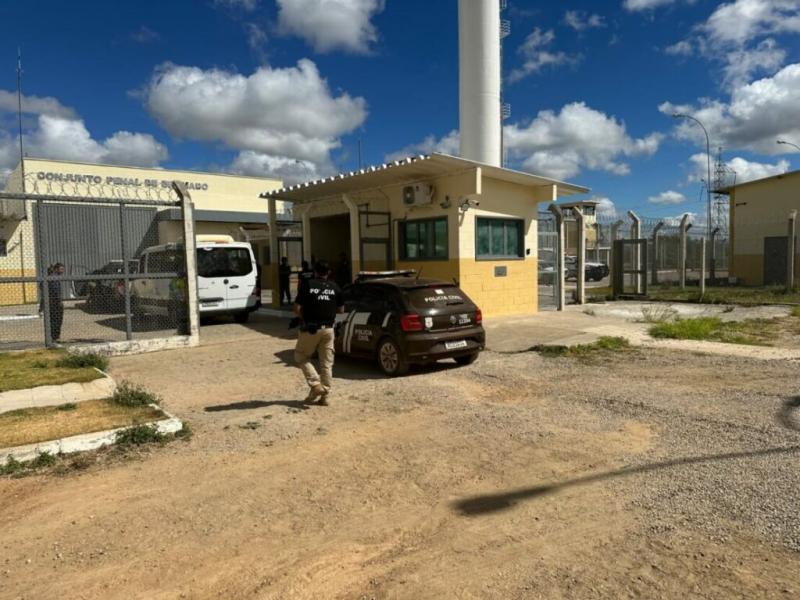Custodiados na delegacia de Macaúbas são transferidos para o conjunto penal de Brumado