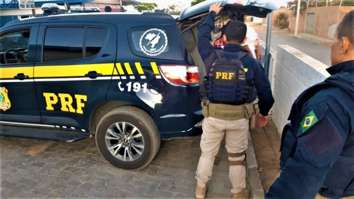 Quadrilha de roubo a cargas é presa em Bom Jesus da Lapa com caminhão roubado e dinheiro