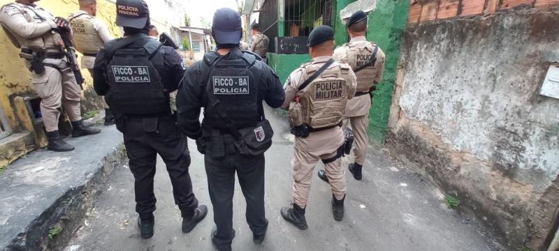 Operação policial prende 35 membros de facções em 26 cidades baianas