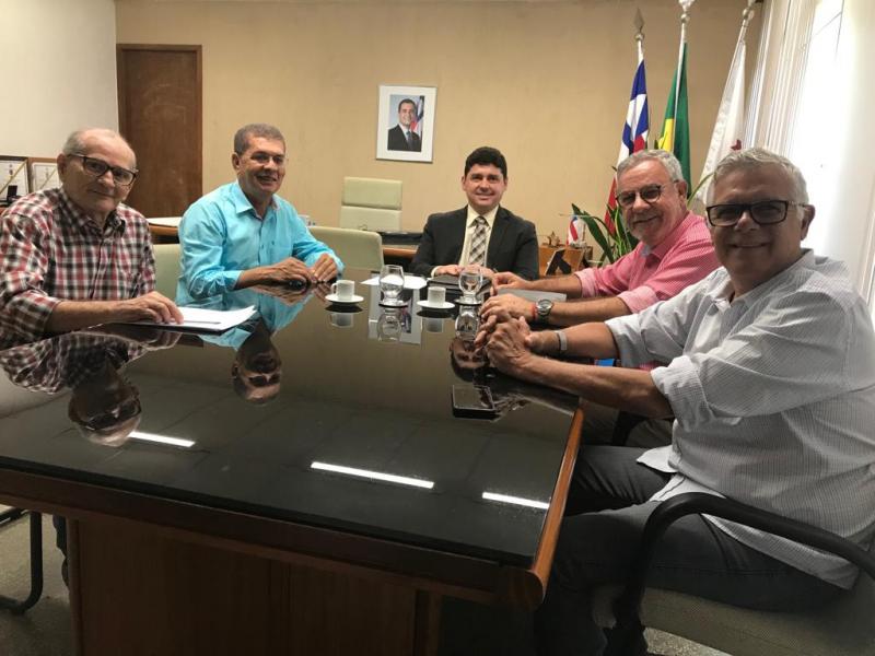 Prefeito de Jânio Quadros se reúne com deputados para cobrar melhorias no abastecimento de água