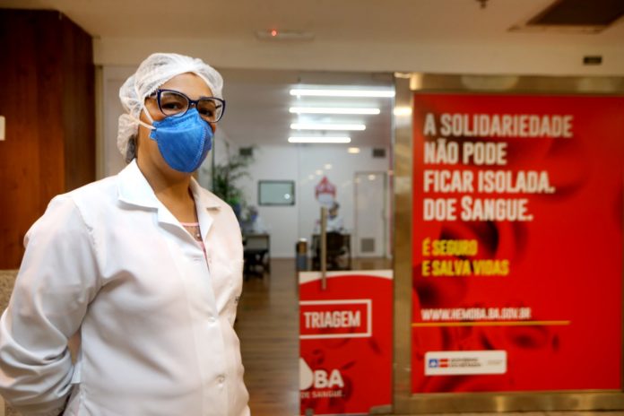 Hemoba convida baianos para doarem sangue antes de serem vacinados