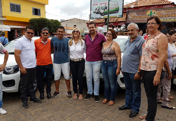 Presente de Natal: Prefeita de Malhada de Pedras adquire novos veículos para servir aos munícipes