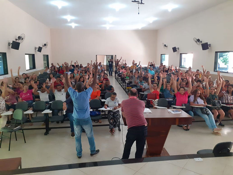 Professores de Livramento cobram do executivo reajuste anual do piso salarial de 14,95%