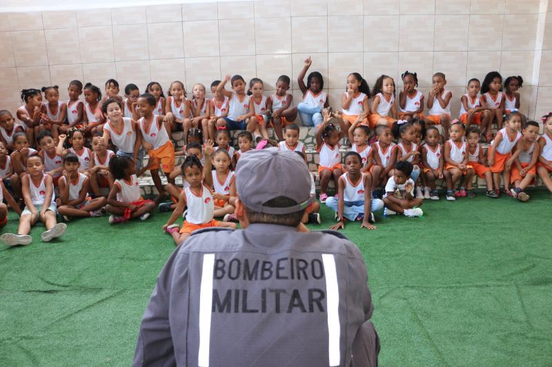 Bombeiros Militares realizam sonho de menino de quatro anos na Bahia