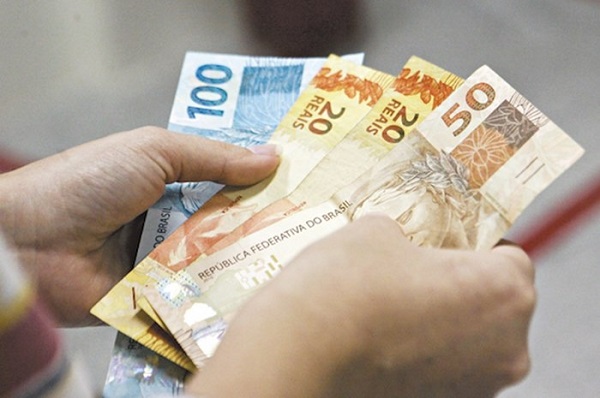 Prazo para sacar abono salarial ano-base 2015 termina amanhã, 28