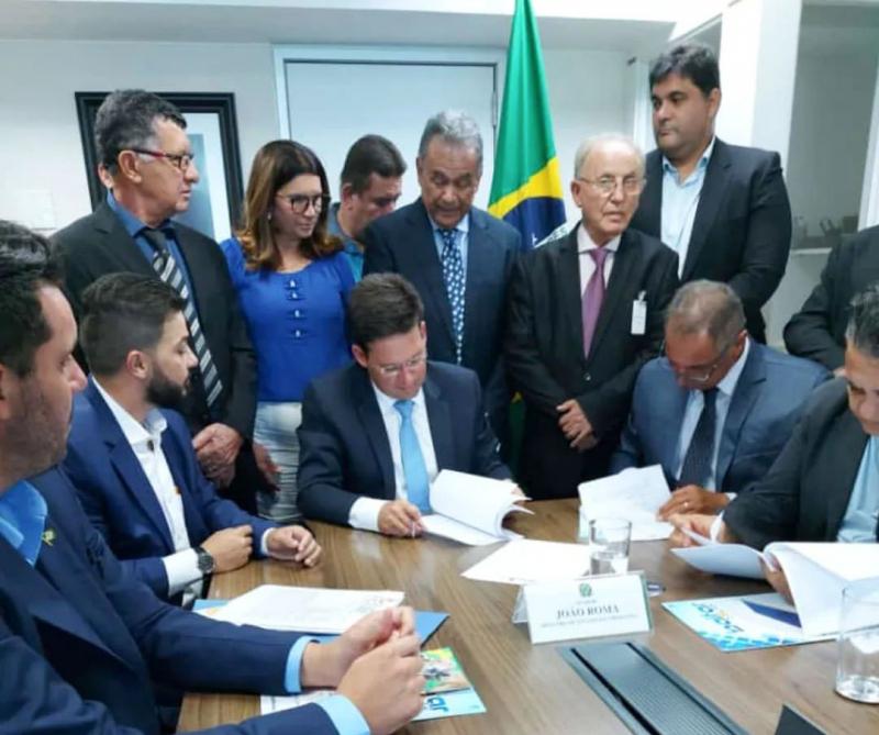 Em Brasília, prefeita de Aracatu busca recursos e parcerias para o município