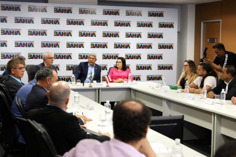 Governador autoriza licitações para pavimentação de trecho da BA-262 e aterros na BA-263