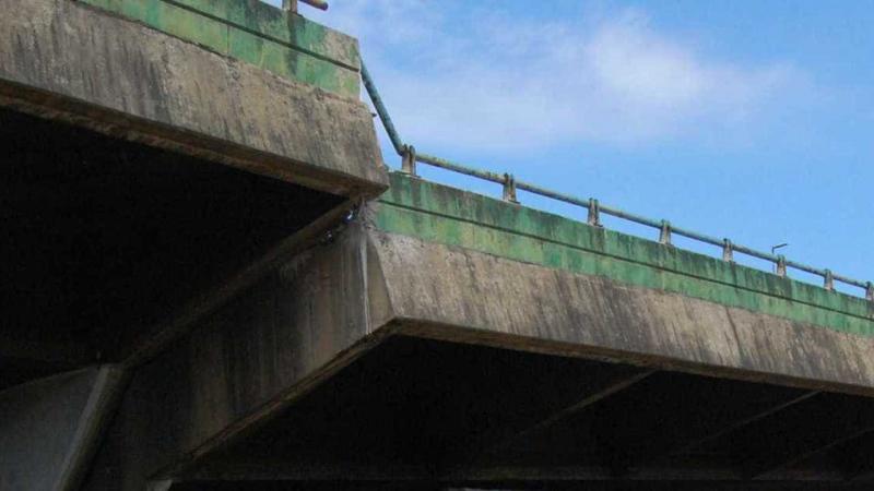 Macacos hidráulicos levantam viaduto que cedeu em São Paulo