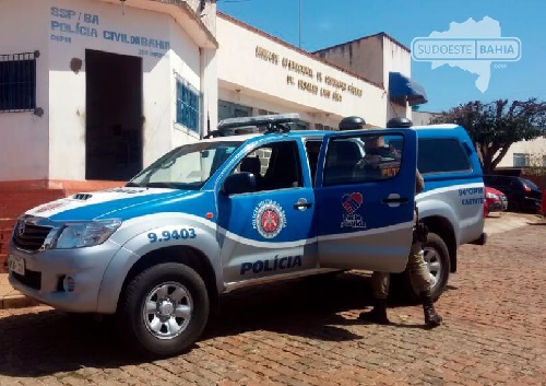 Dois presos fogem da carceragem da delegacia de Caetité