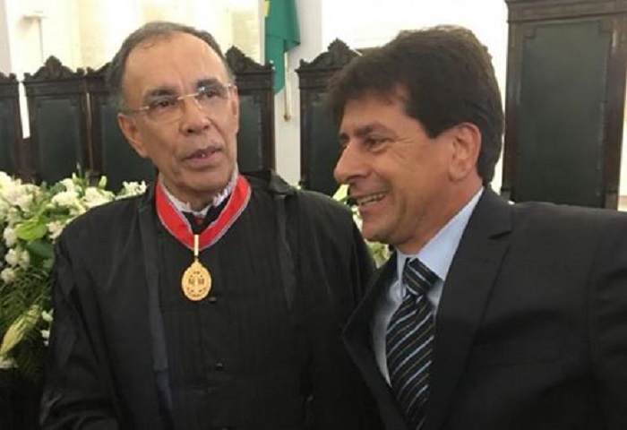 Prefeito de Aracatu prestigia posse do novo presidente do Tribunal de Justiça da Bahia.