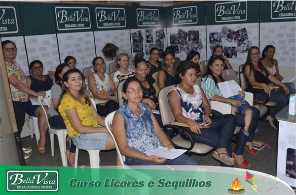 Bella vista Embalagens realiza mais um curso de culinária, desta vez de Licores e Sequilhos