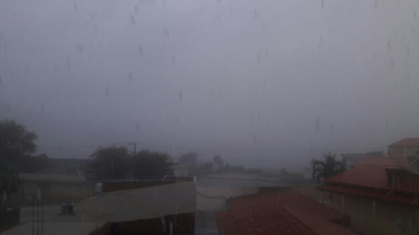 Chove forte em Livramento; pode chover a qualquer momento amanhã na cidade