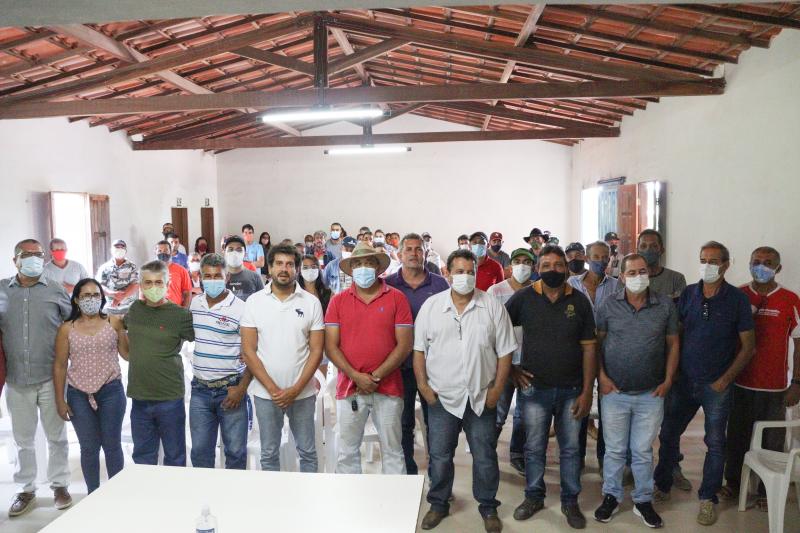 Ituaçu: Pré-candidato a Deputado Estadual Manuel Rocha ouve demandas da Associação de Moradores do Espírito Santos