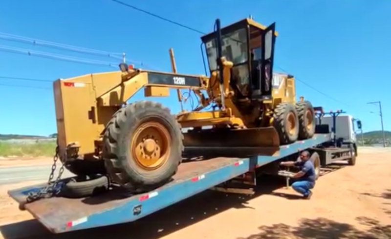 Prefeitura de Tanhaçu recebe Patrol para reforçar trabalho de manutenção das estradas