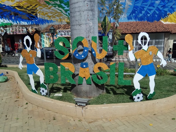 Cidade de Jânio Quadros se pronta para festejos juninos e em clima também de Copa do Mundo
