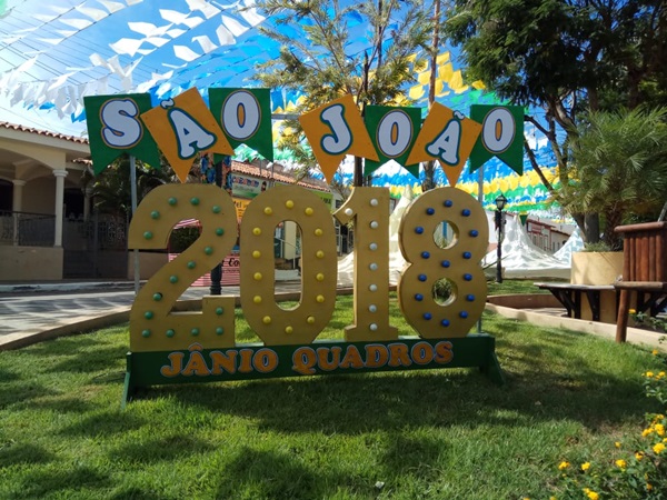 Cidade de Jânio Quadros se pronta para festejos juninos e em clima também de Copa do Mundo