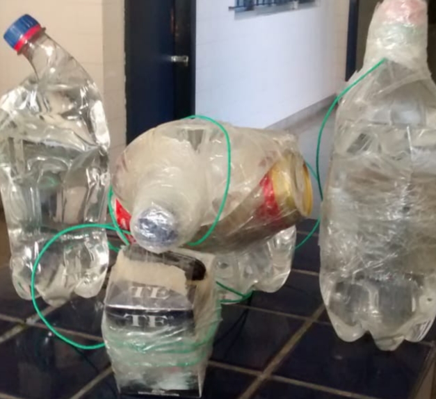 Cachaça, droga, celulares e outros materiais lançados aos presos da delegacia de Brumado são interceptados pela polícia