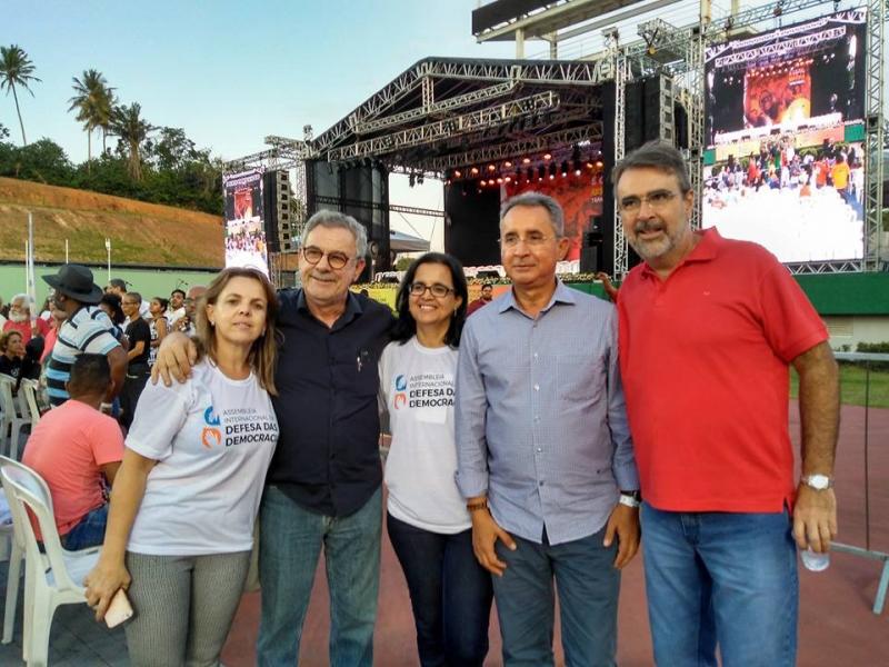 Multidão recebe Lula e lideranças de todo o mundo em ato pela Democracia no FSM