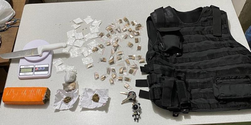 Drogas são apreendidas e homem é detido durante abordagem em Macaúbas