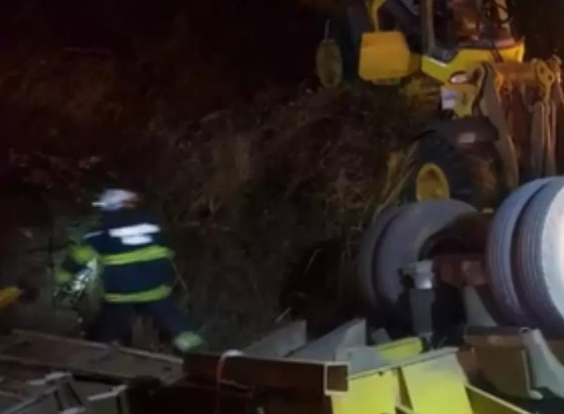 Motorista morre após ficar preso às ferragens de carreta na BR-116 em Conquista