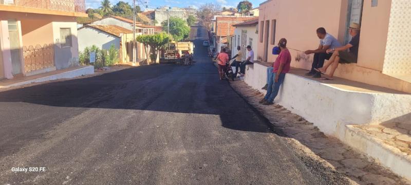 Distrito de Ibitira recebe pavimentação asfáltica em diversas ruas, a sede e outras localidades também receberão o benefício