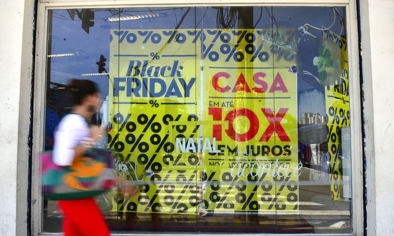 Black Friday: Fique de olho nas promoções e conheça seus direitos