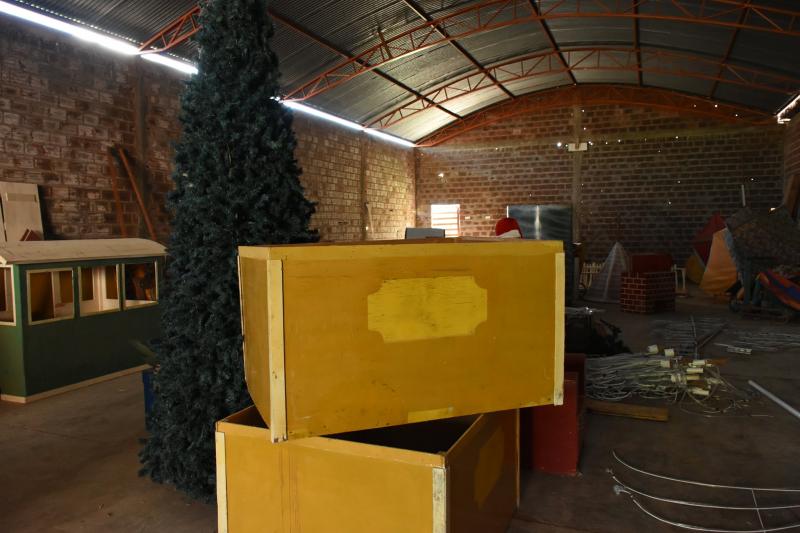 Guajeru: Prefeitura realiza preparativos para decoração natalina do município 