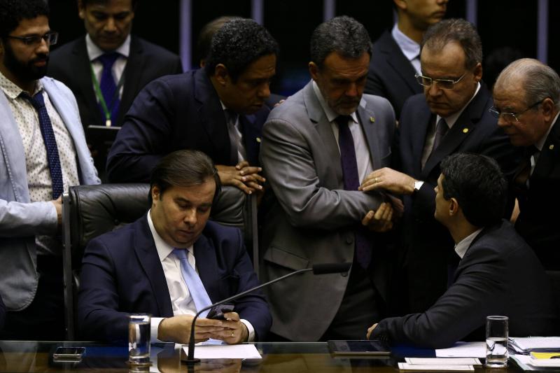 Câmara aprova reduzir de 20 para 15 anos tempo mínimo de contribuição para homens