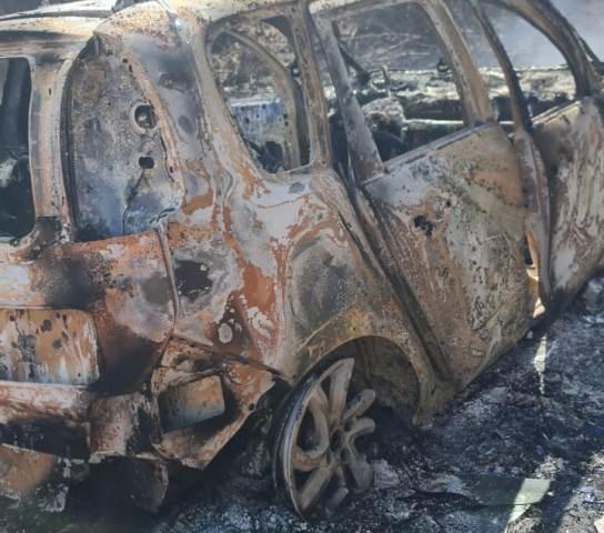 Carro possivelmente utilizado para realizar homicídio em Caetité é encontrado queimado as margens da BR-030